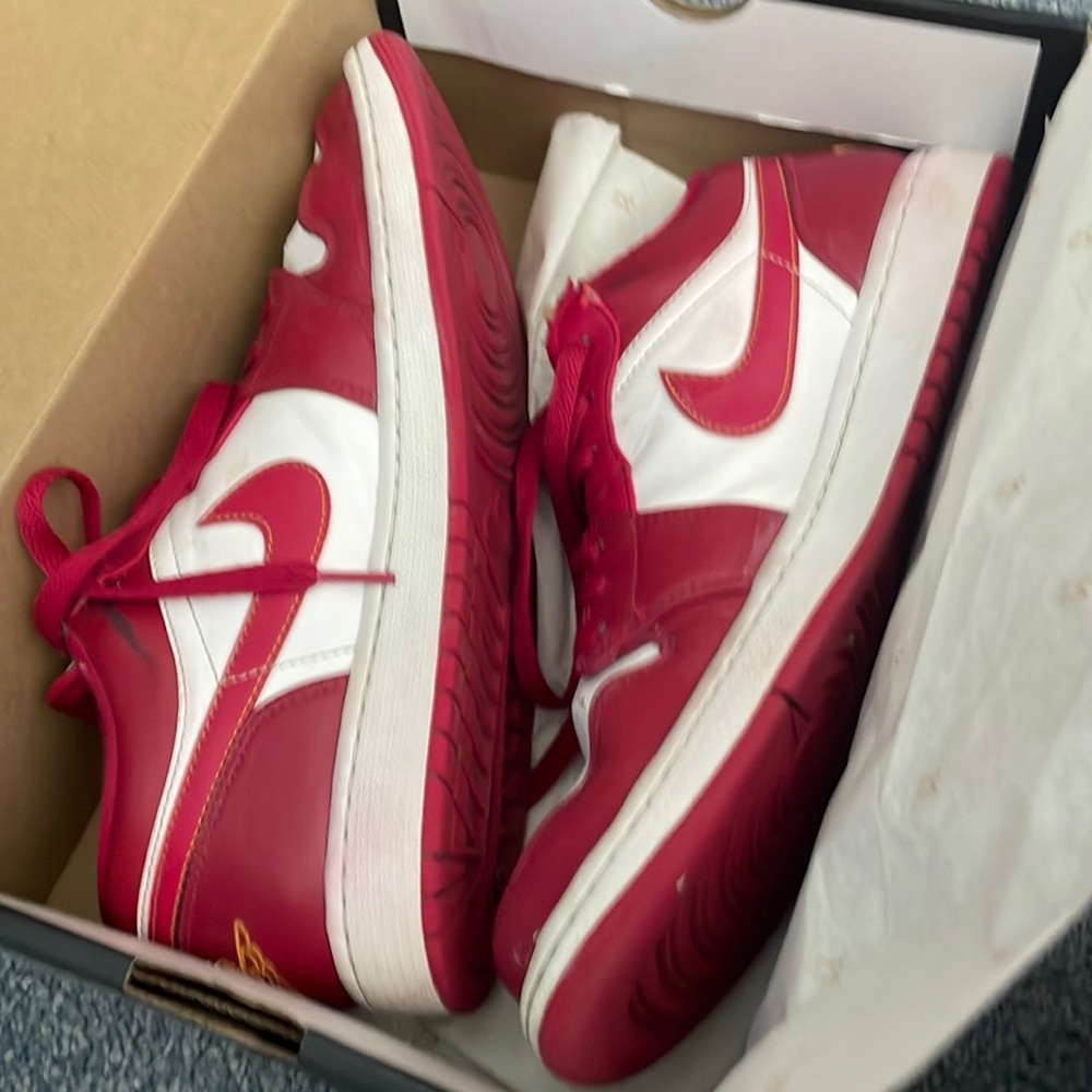 Jordan 1 Low Cardinals. Used but in nice condition🔥🔥🔥 size 10 M